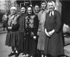 Gervėčių apylinkės Girių kaimo moterys. 1957. Vacio Miliaus nuotrauka
