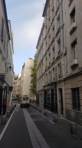 Paryžius, rue de l'Echaudé. Dešinėje – namas Nr. 11, kuriame gyveno Petras Cvirka. Autoriaus nuotrauka