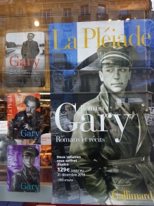 Paryžius, „Gallimard“ knygyno Raspail’aus bulvare vitrina. Autoriaus nuotrauka